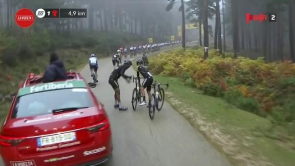 Chaves momento Pinchazo Vuelta 2020