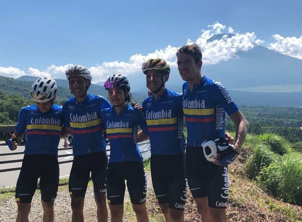 Nairo Quintana Rigo Urán Chaves Patiño e Higuita atras el Monte Fuji