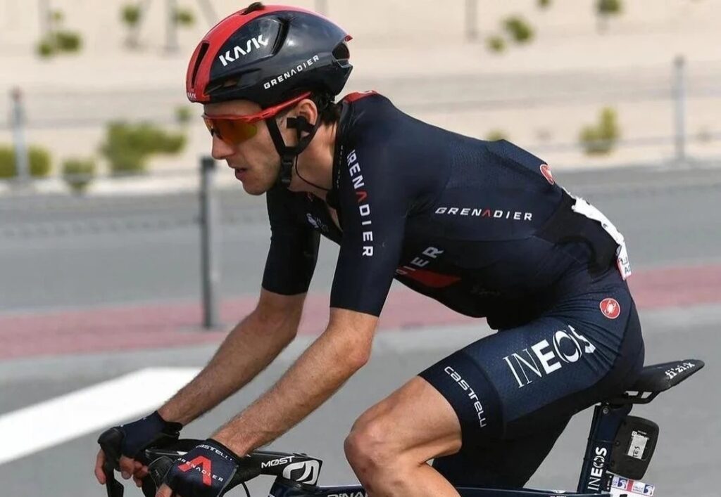 Adam Yates Roglic aventajarle 2 minutos crono Vuelta 2021