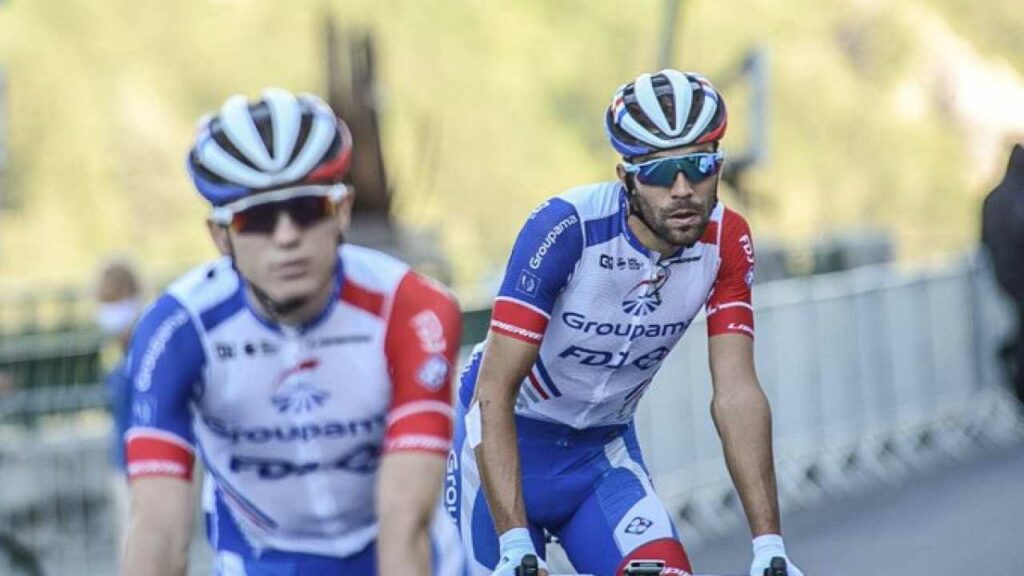 Pinot tras un compañero