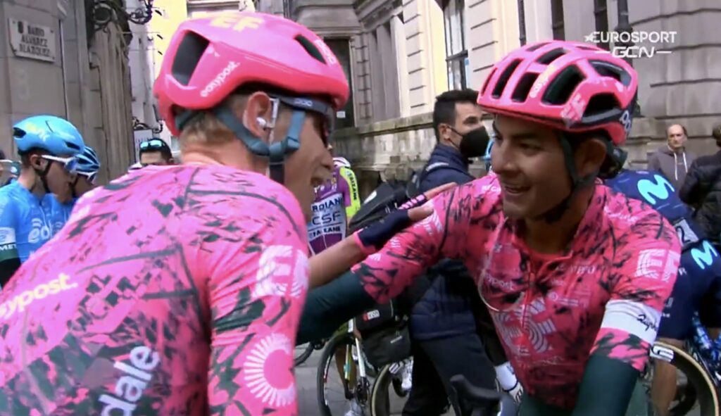 Diego Camargo con un compañerodel EF