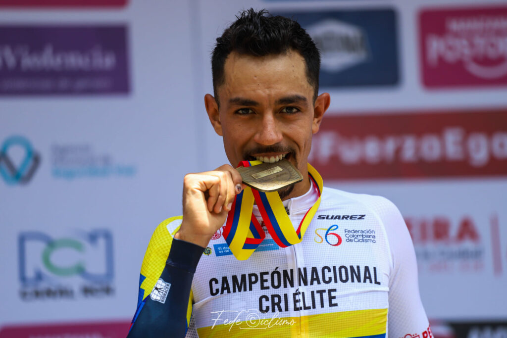 Martínez con la medalla de oro Nacionales de ruta 2022 crono