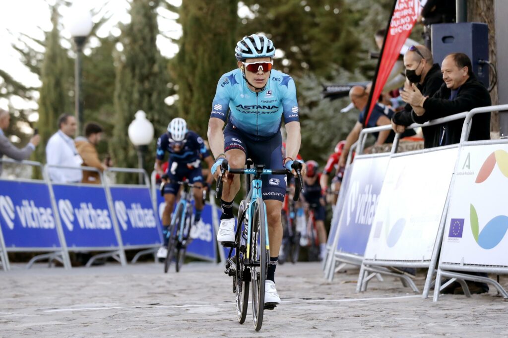 MIGUEL ÁNGEL LÓPEZ llegando en una carrera en España
