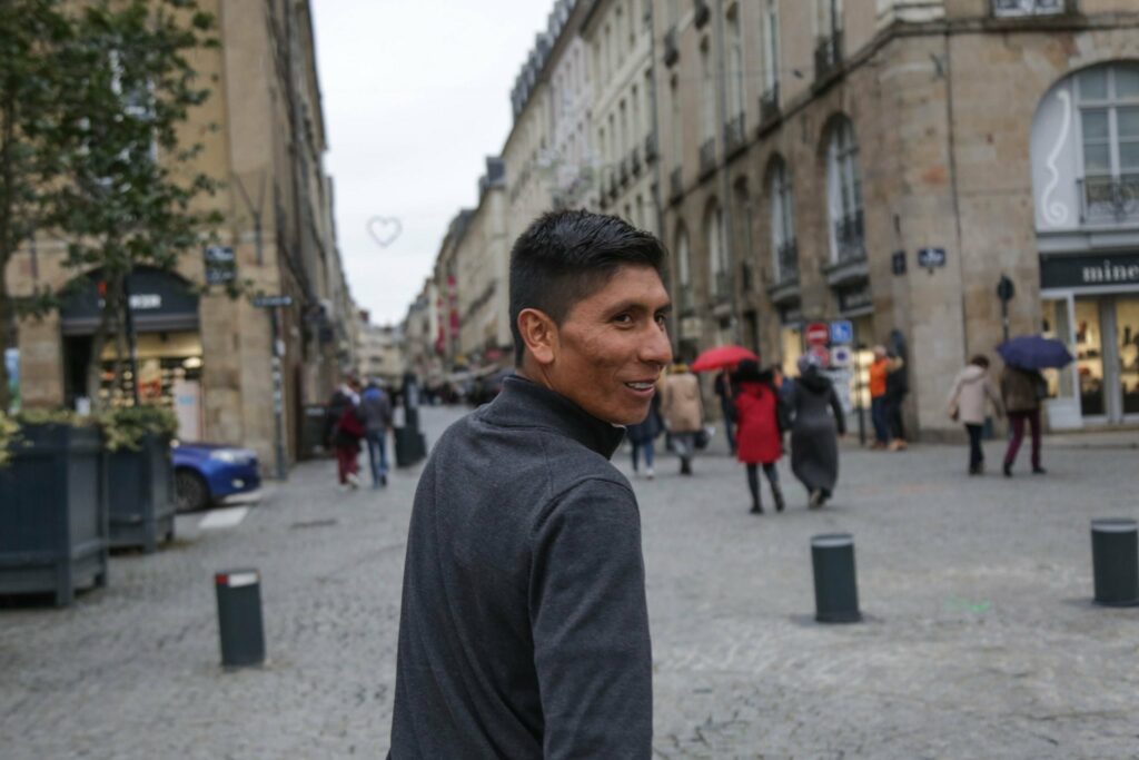 NAIRO QUINTANA CAMINANDO