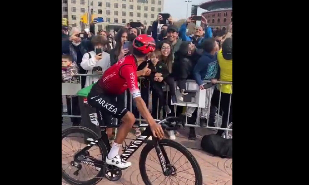 Nairo Quintana con aficionados