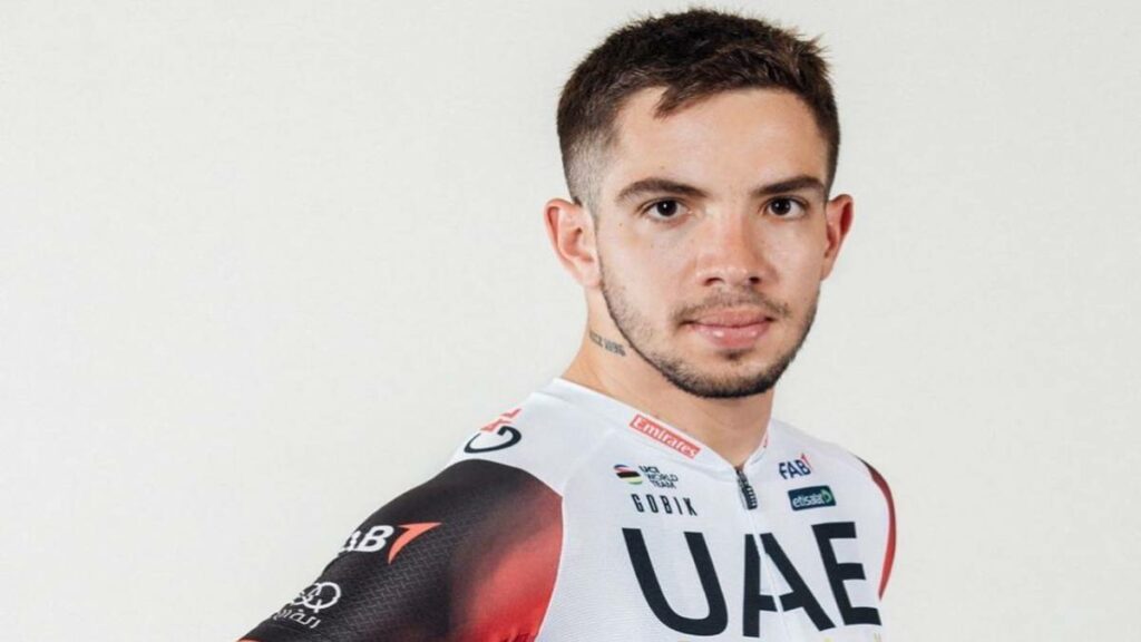 Álvaro Hodeg posando