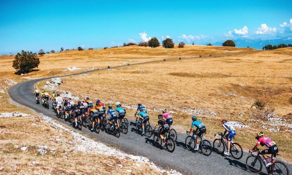 Ciclistas en competencia