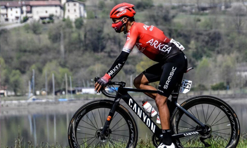 Nairo Quintana con fondo de agua