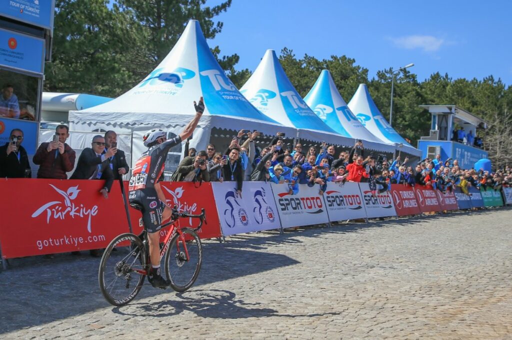 Sepúlveda Androni ganando una etapa