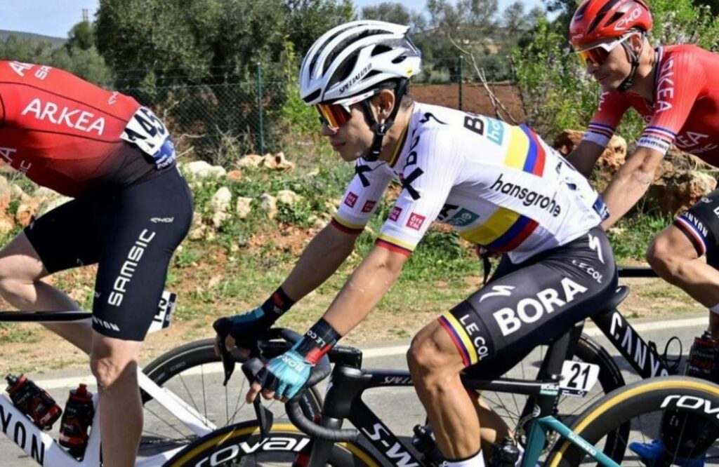 Sergio Higuita en su bicicleta