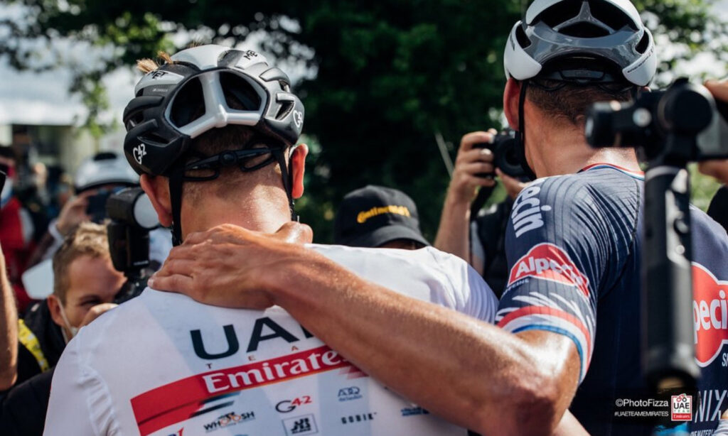 Tadej Pogacar de espaldas