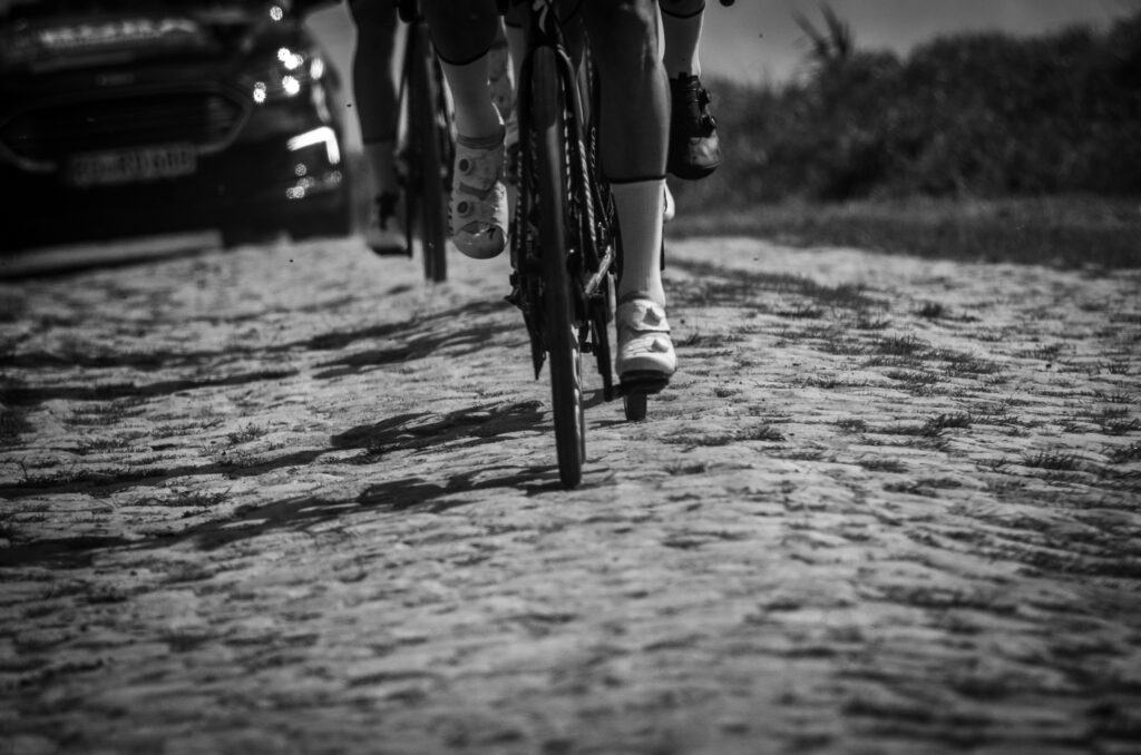 Ciclistas sobre pavé en Roubaix