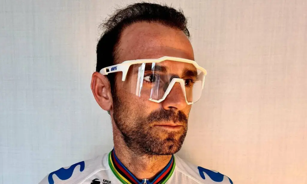 Alejandro Valverde gafas transparentes