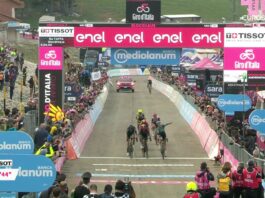 Hindley ganando en el Giro