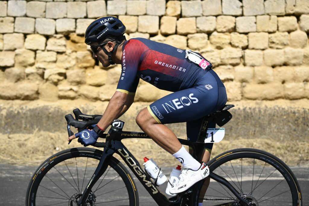 Carapaz estrenando bicicleta
