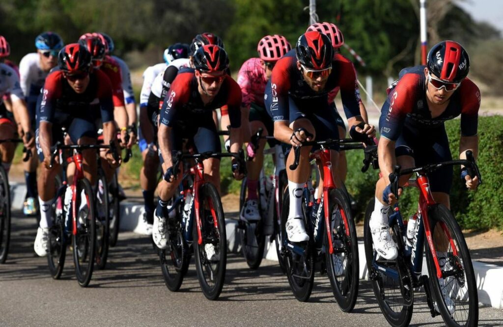 Adam Yates en una ruta