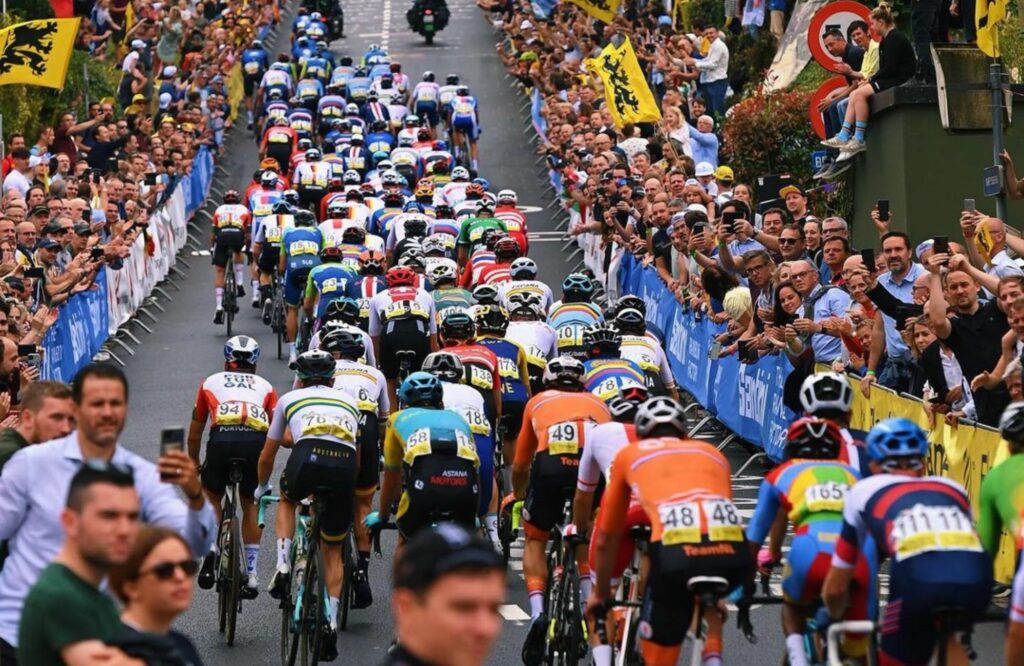 Un grupo de ciclistas
