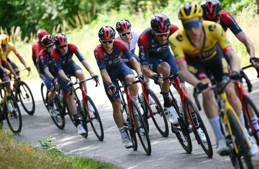 Michał Kwiatkowski con compañeros