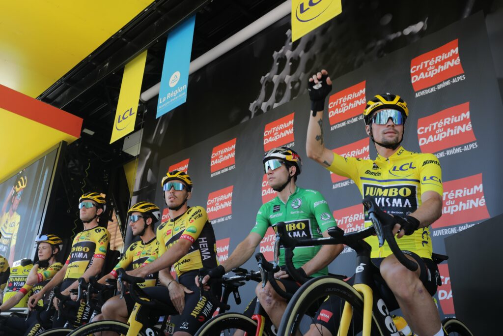 Primoz Roglic saluda al público
