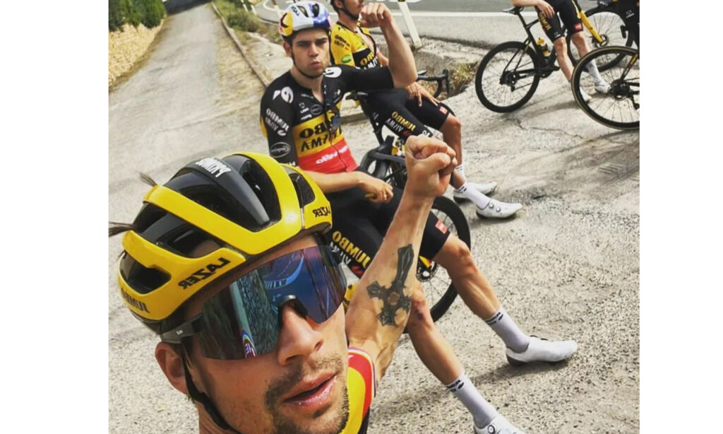 Wout van Aert y Primoz Roglic entrenando