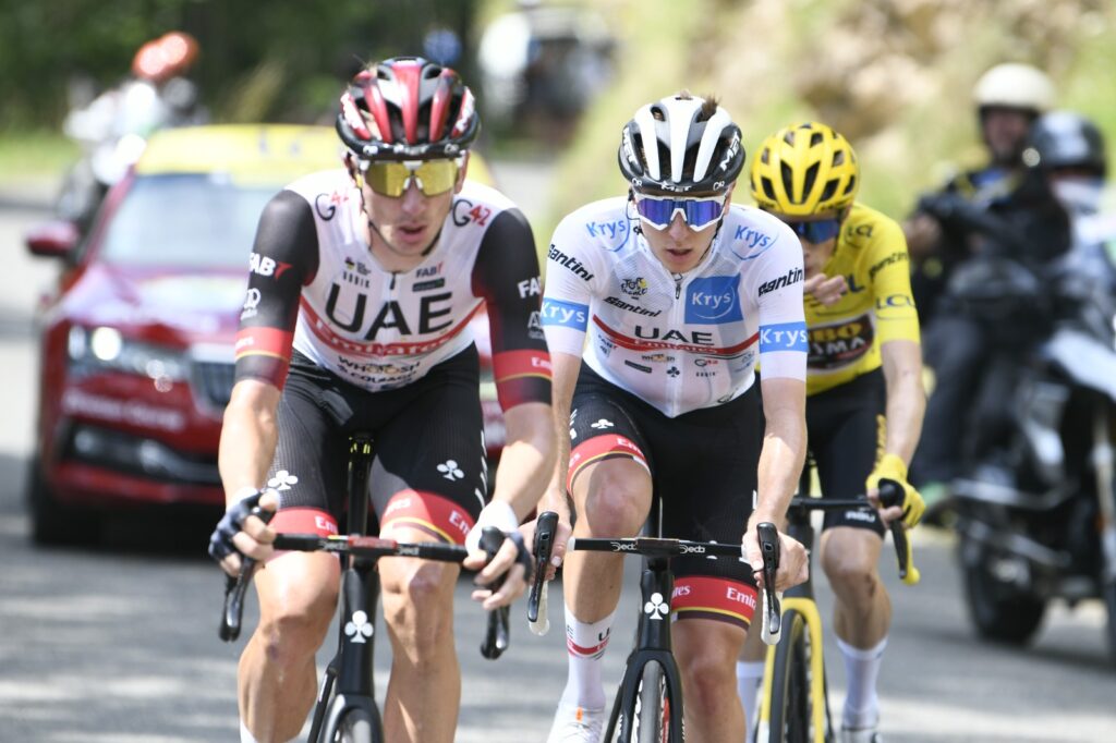 Los UAE junto a Vingegaard