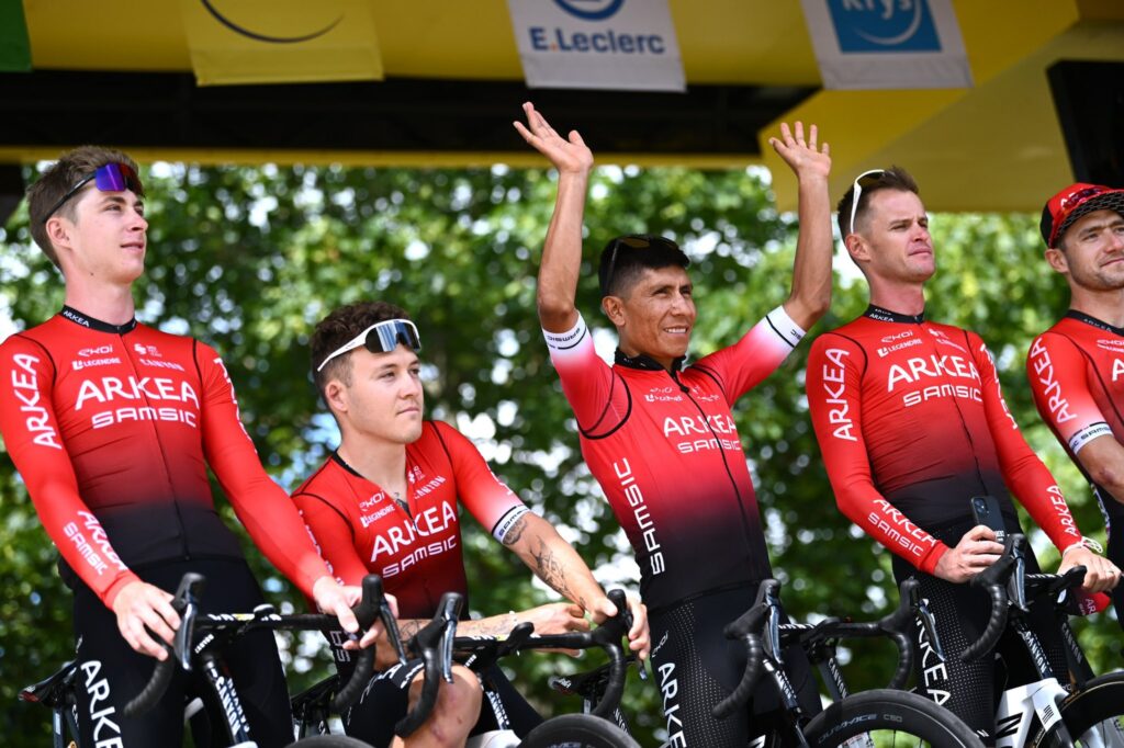 Nairo Quintana saludando al público