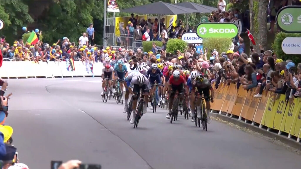 Nairo Quintana sprintando en el final