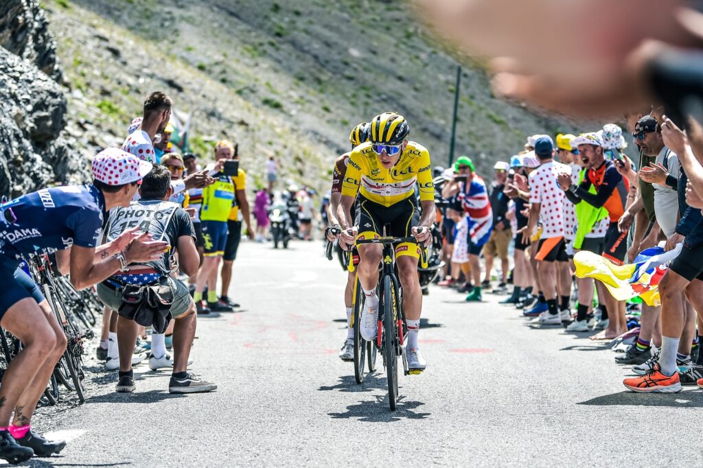 Pogacar en la montaña