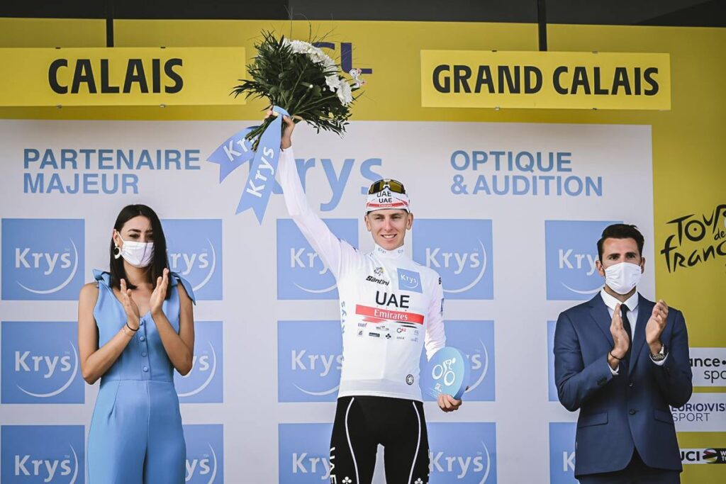 Pogacar con camiseta blanca