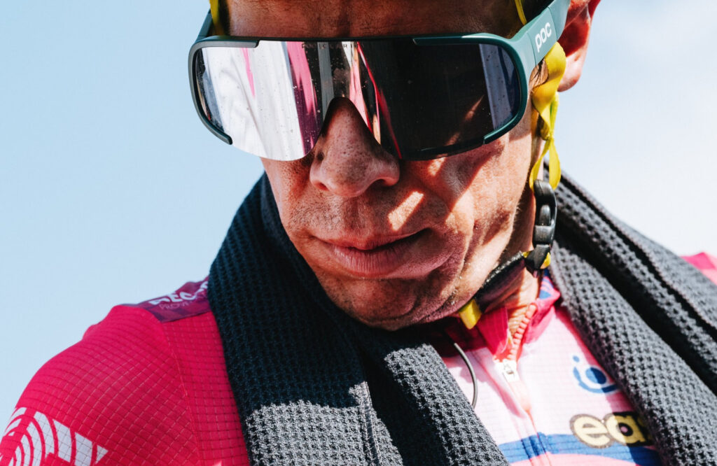 Rigoberto Urán mirando abajo