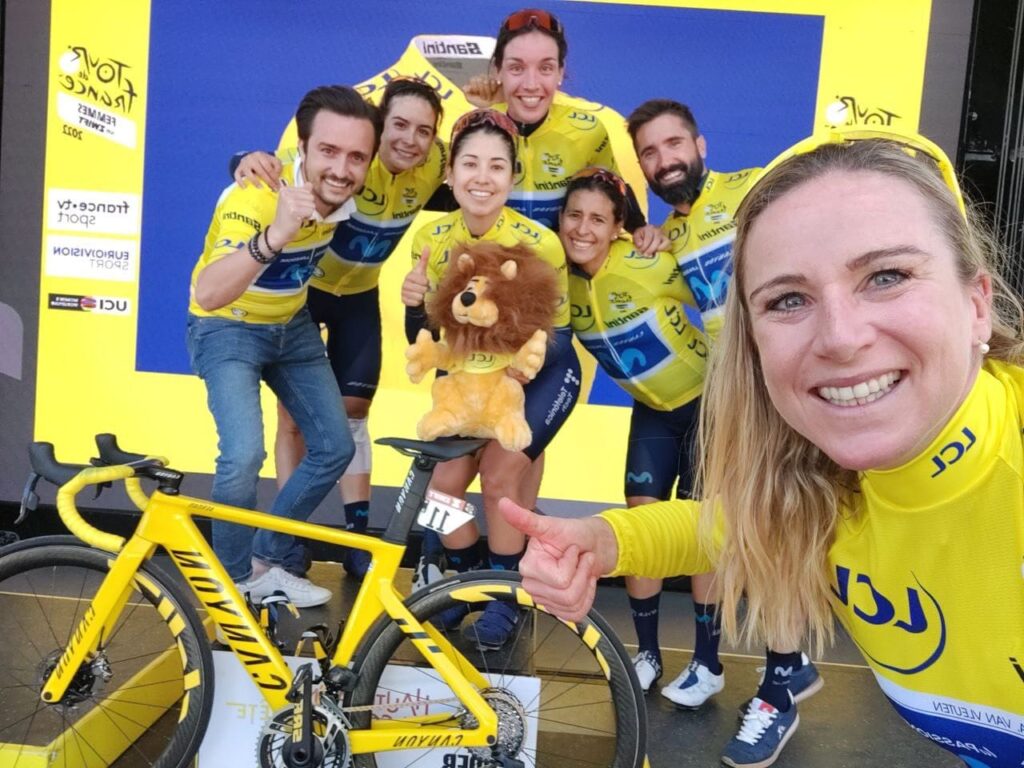 Annemiek podio con Patiño el Movistar