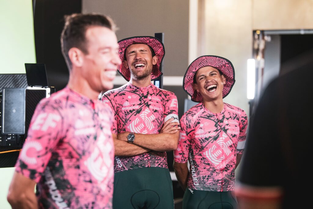 Rigoberto y Chaves en sesión de fotos