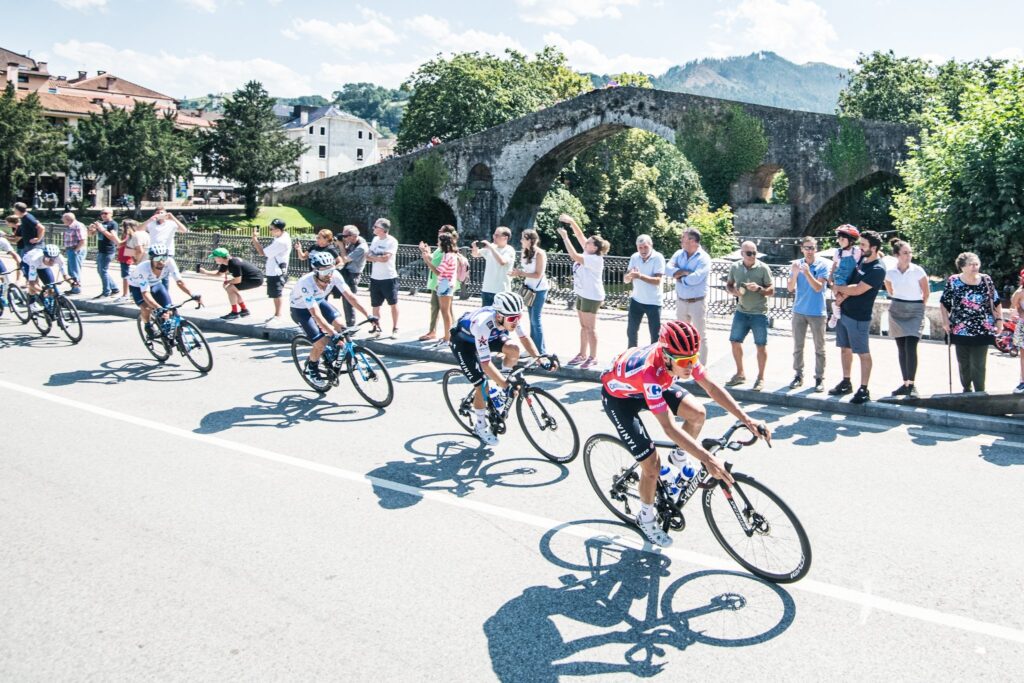 Evenepoel de rojo en etapa 9