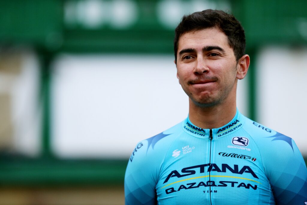 Sebastián Henao con uniforme de Astana