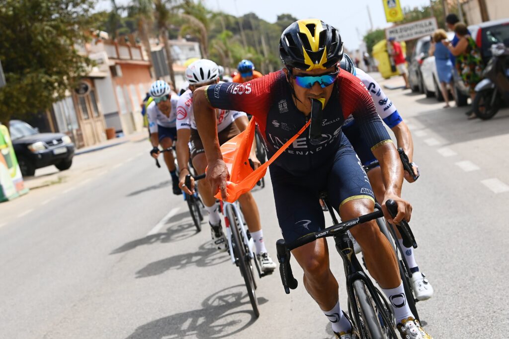 Richard Carapaz con bolsa