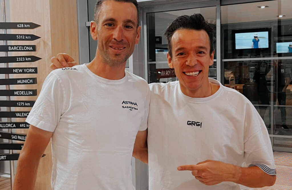 Vincenzo Nibali con Rigoberto Urán