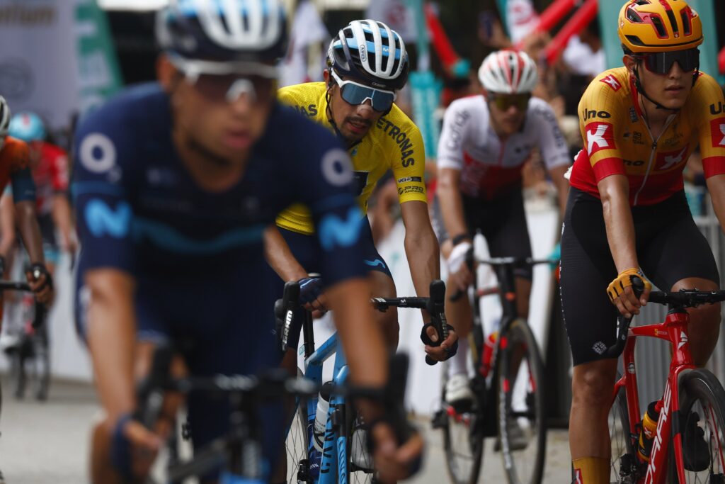 Iván Sosa en medio del pelotón