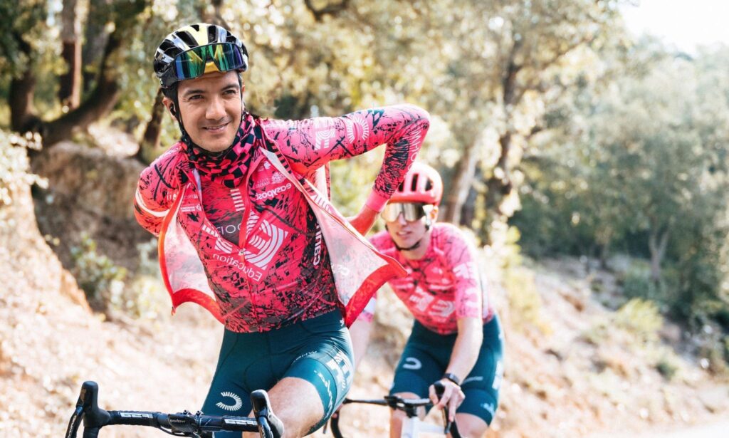 Carapaz con casco rosa
