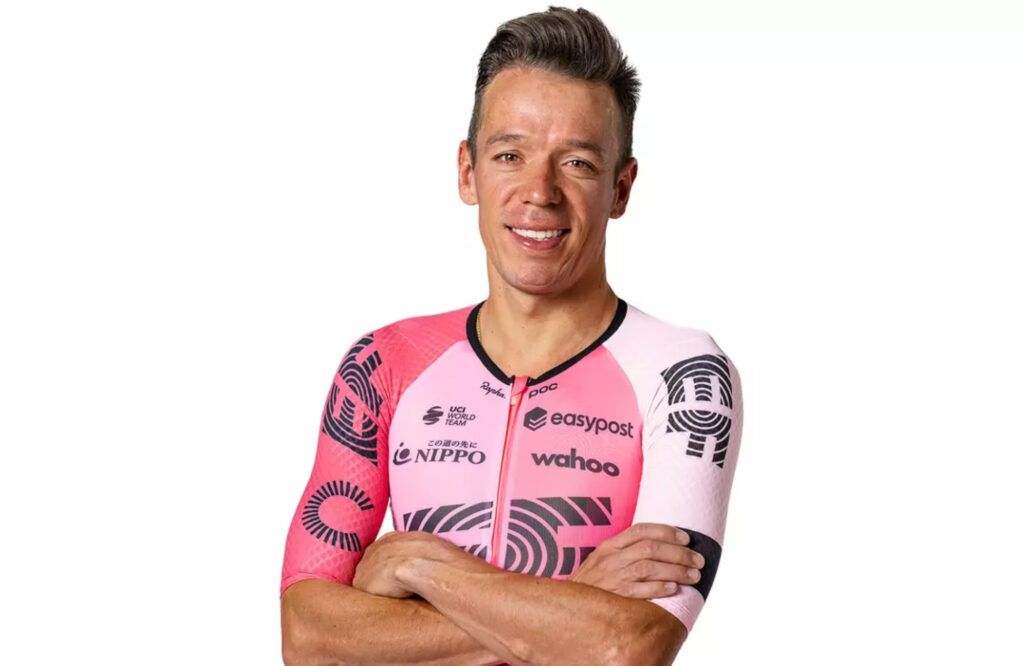 Urán con el uniforme 2023