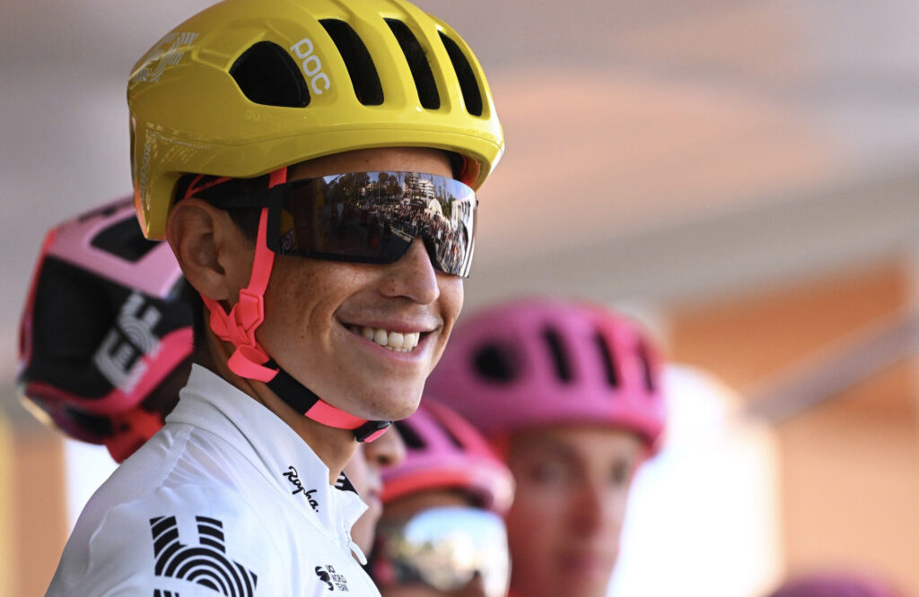 Esteban Chaves gafas oscuras