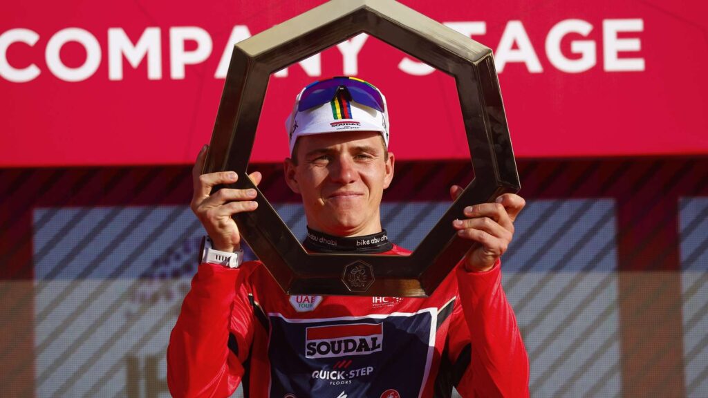 Evenepoel en el podio en Emiratos