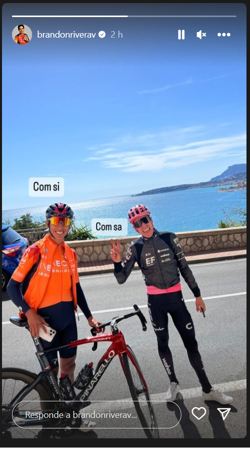 Urán y Egan en un entren