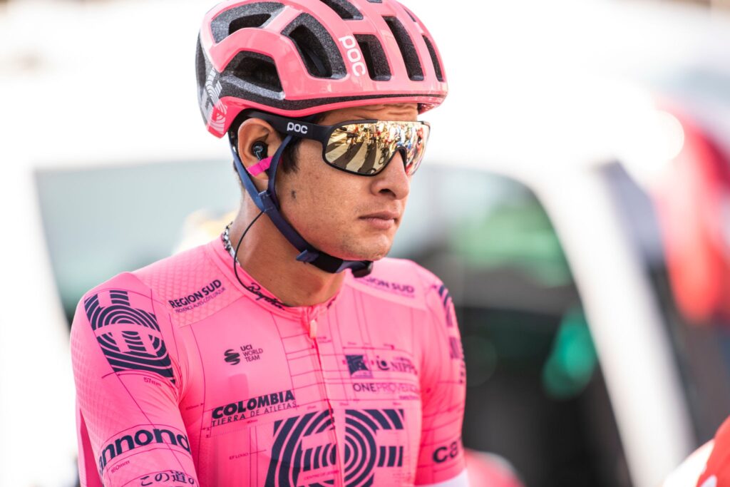 Diego Camargo mirando al frente