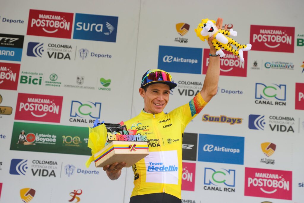 Miguel Ángel López camiseta líder vuelta a Colombia