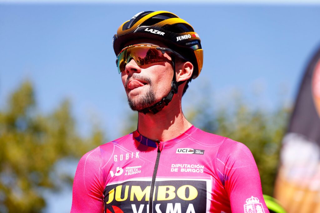 Roglic mirando a un lado