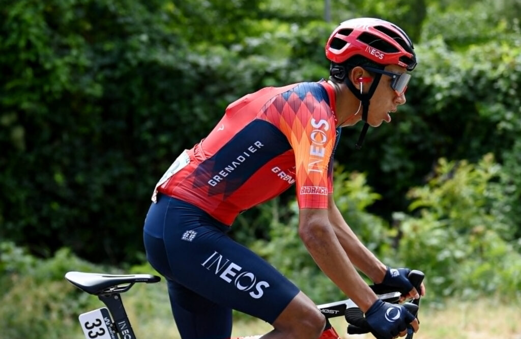 Egan Bernal pedaleando