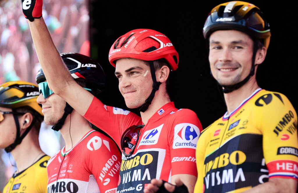 Sepp Kuss junto a Roglic