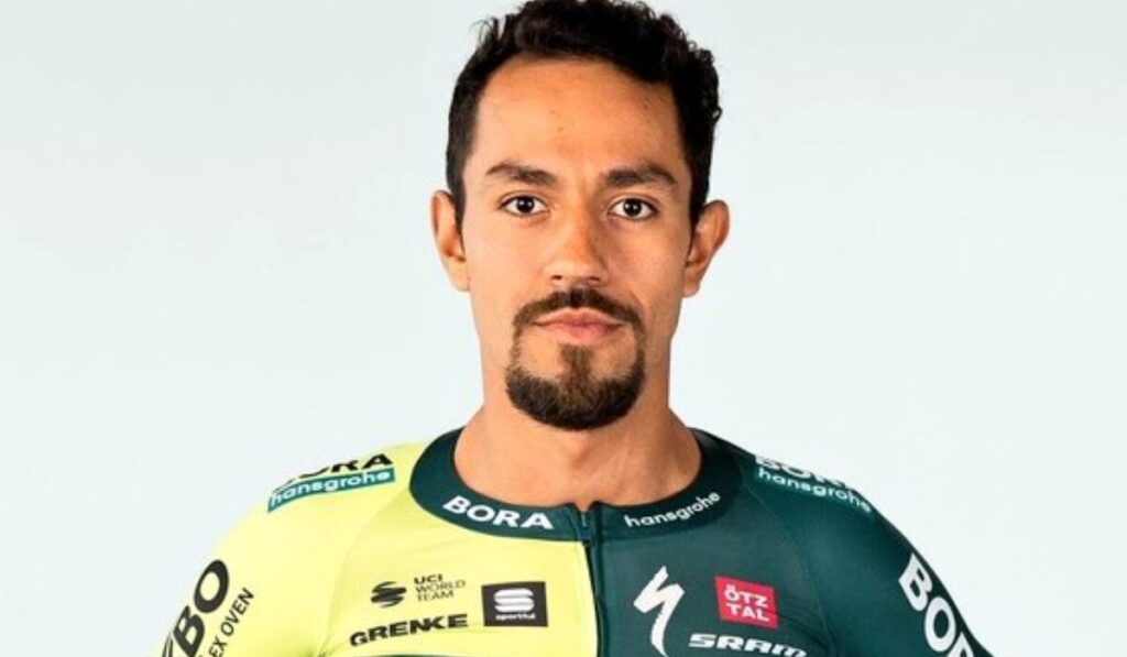 Daniel Martínez uniforme Bora