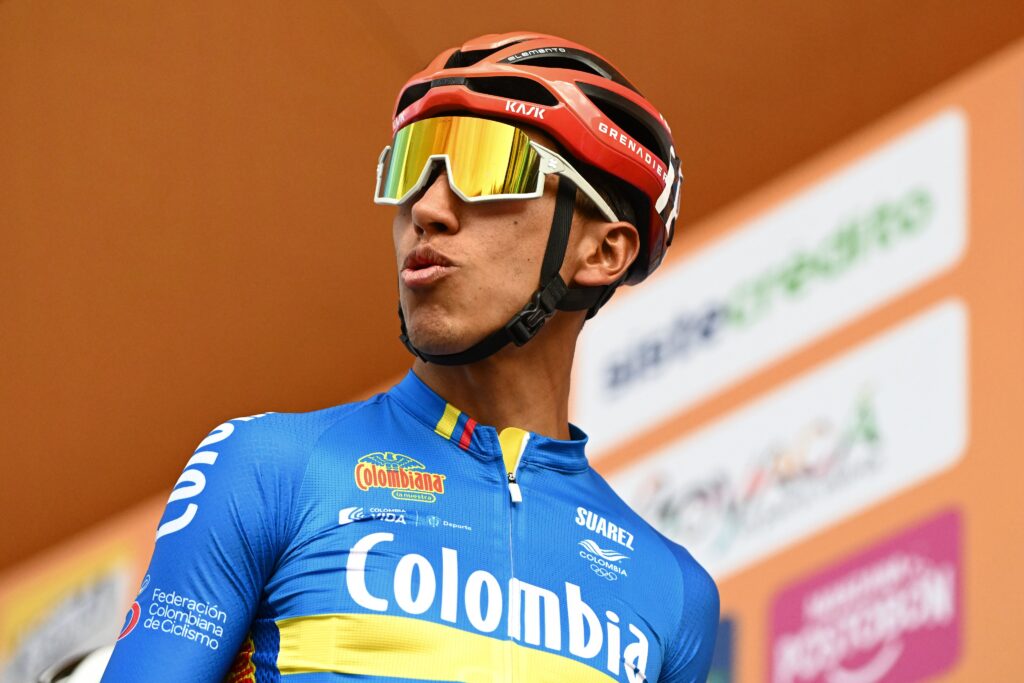 Egan Bernal Selección Colombia casco Ineos