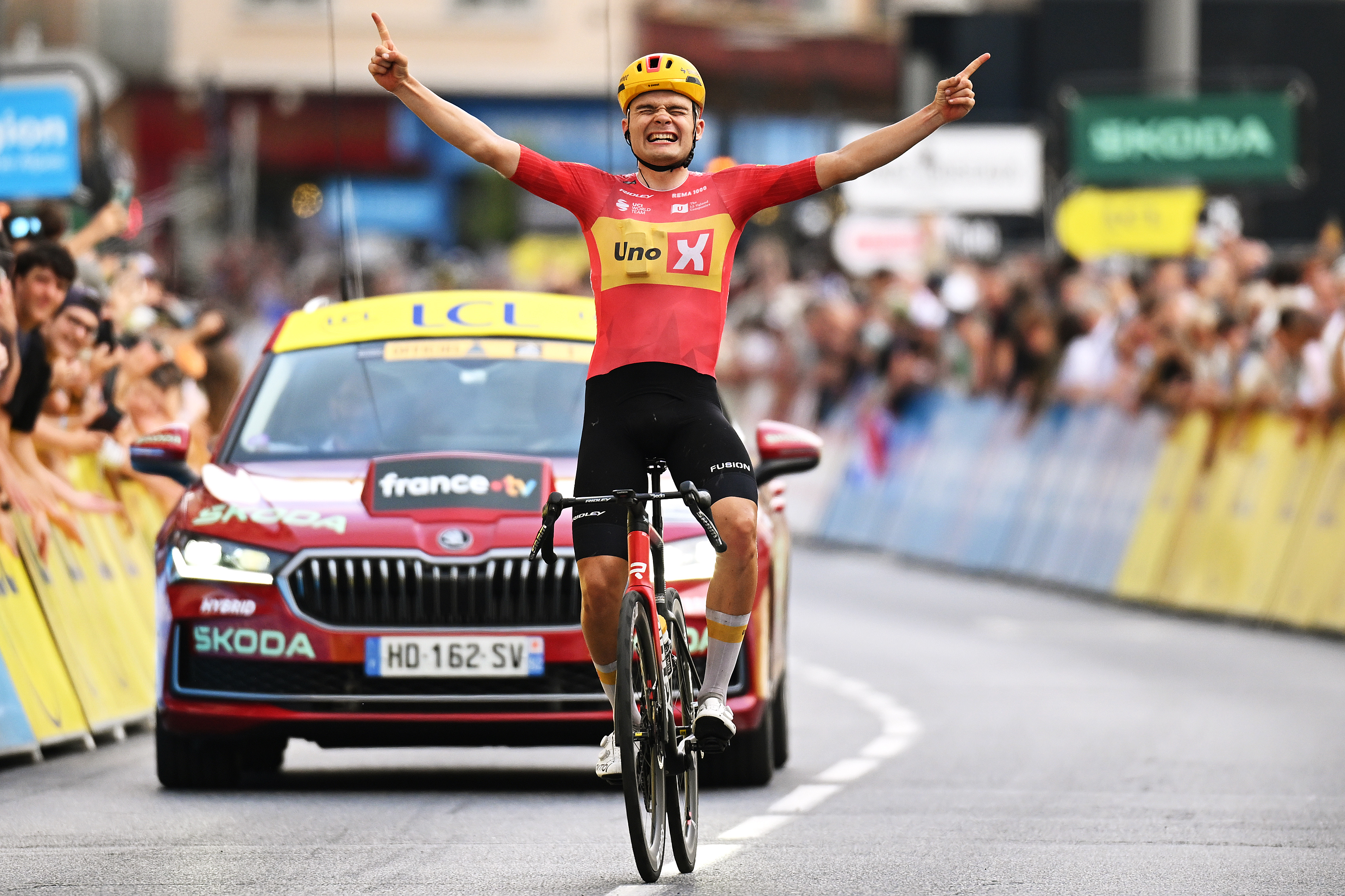 Anthon Charmig ganó la etapa 2 del 78th Tour Auvergne – Rhône-Alpes Anthon Charmig celebra la victoria en la etapa 2 del Tour Auvergne Rhône-Alpes 2026